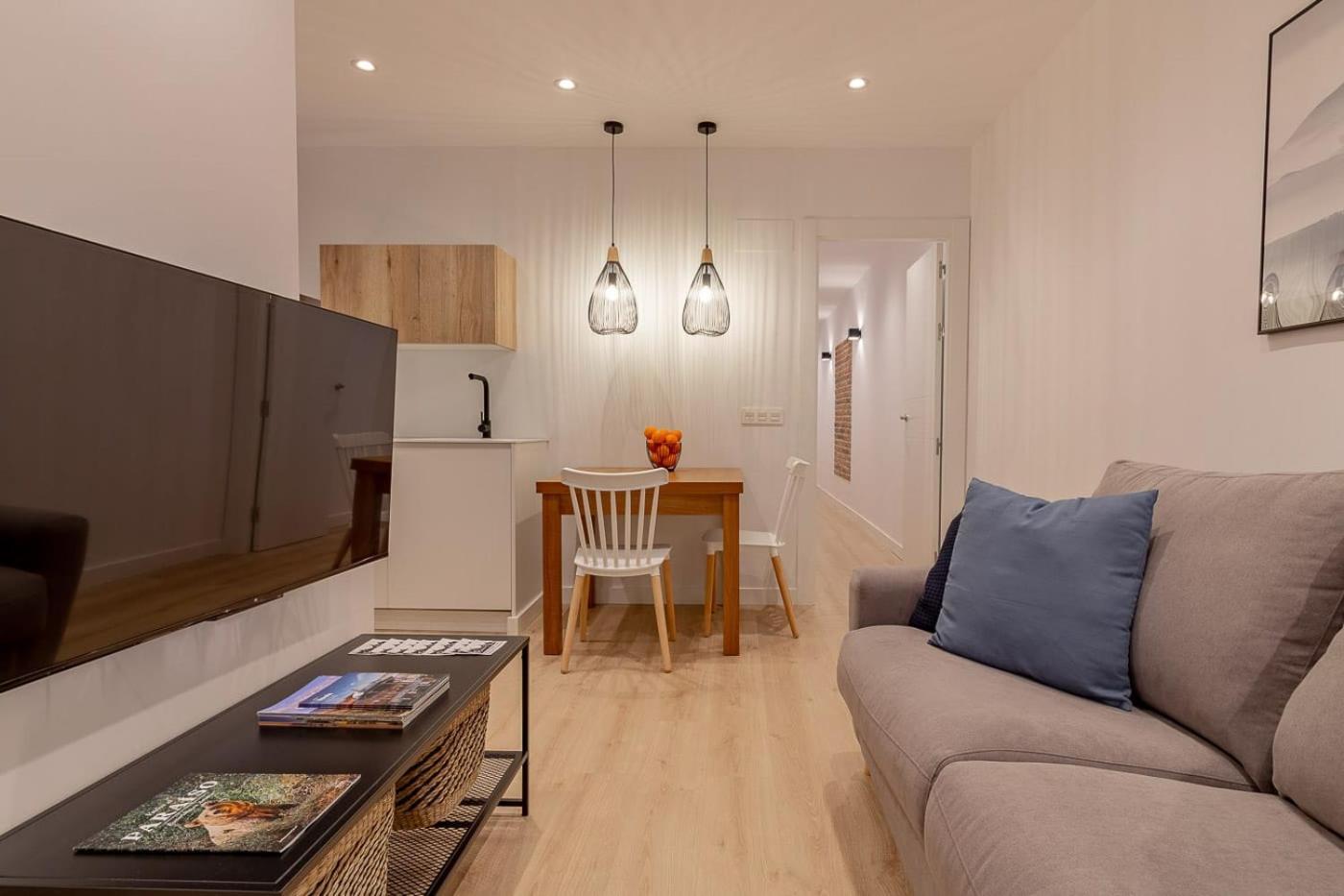 Room4You By Asturias Holidays โอเบียโด ภายนอก รูปภาพ